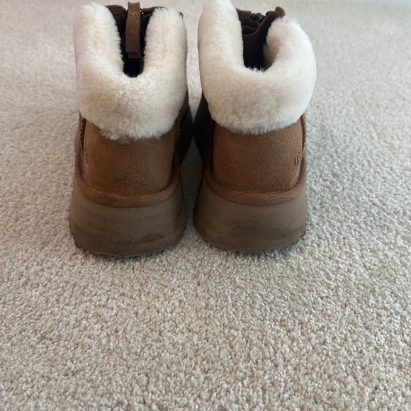 Ugg - Picture 3 of 10
